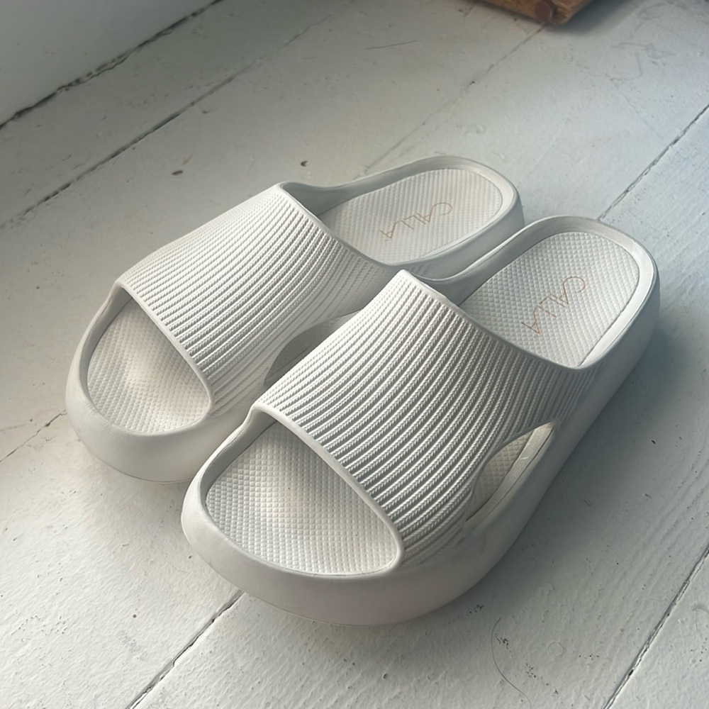 Calia Molded Slides